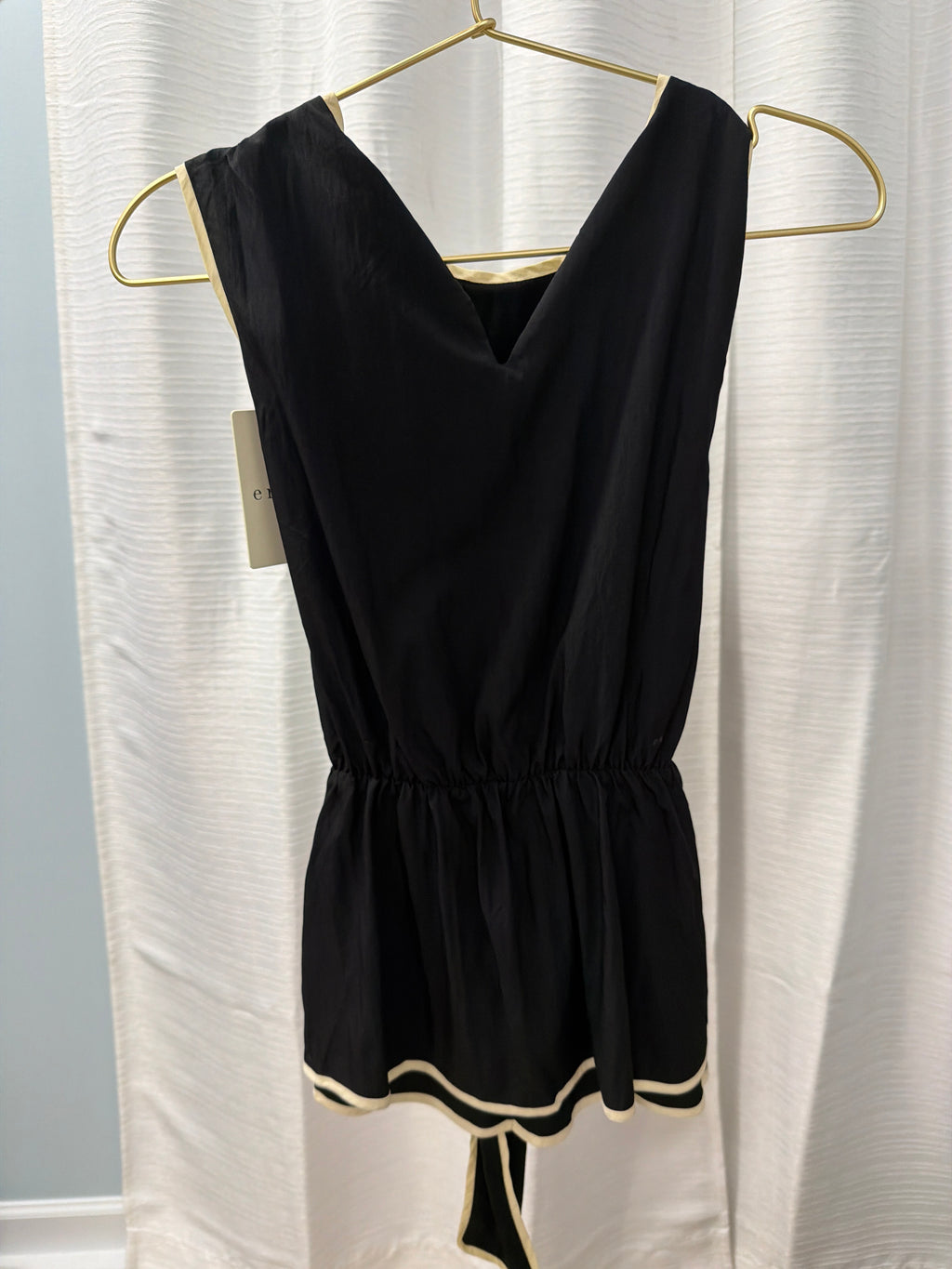 Entro - Black/Cream Bow Top