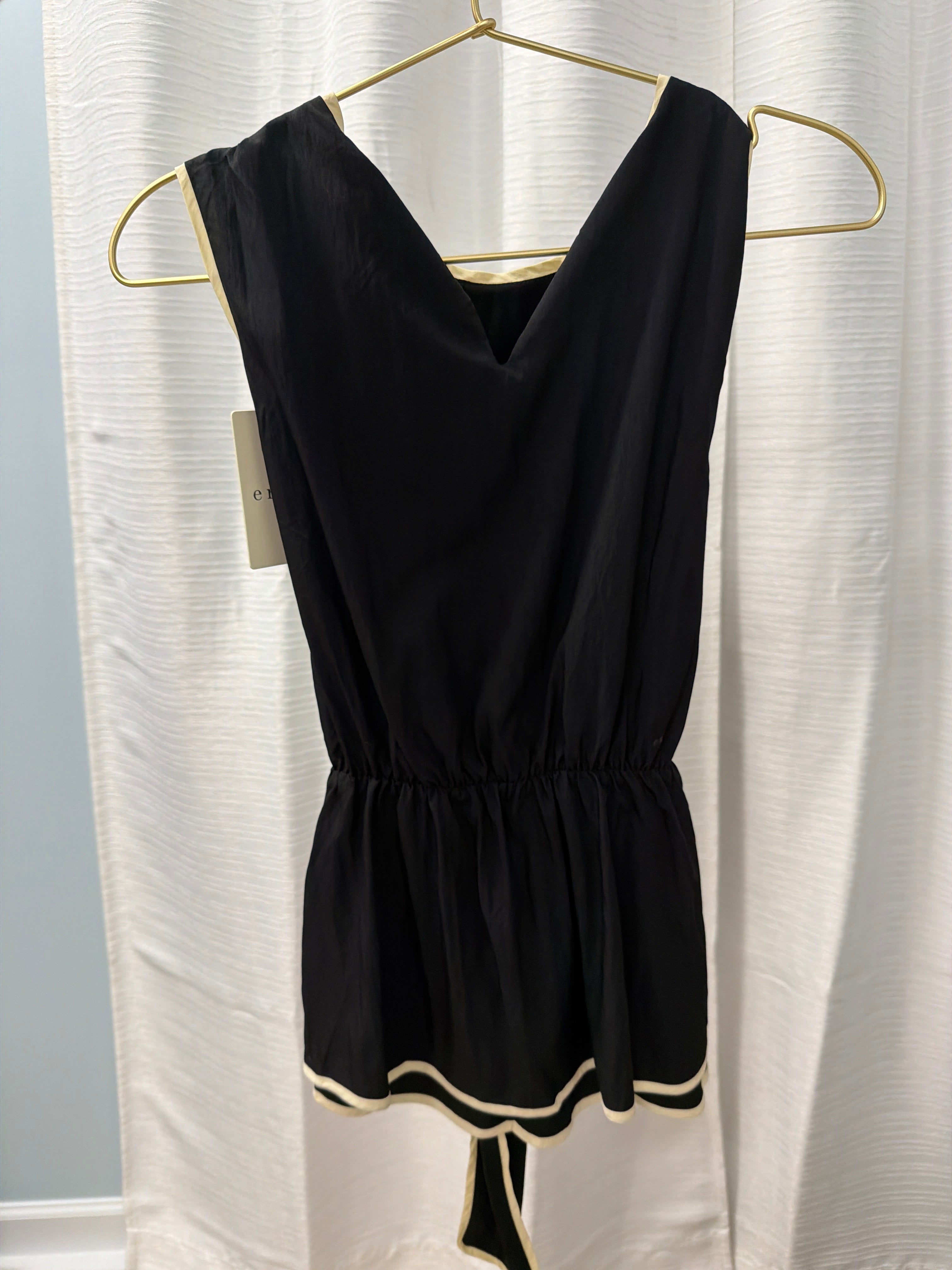 Entro - Black/Cream Bow Top