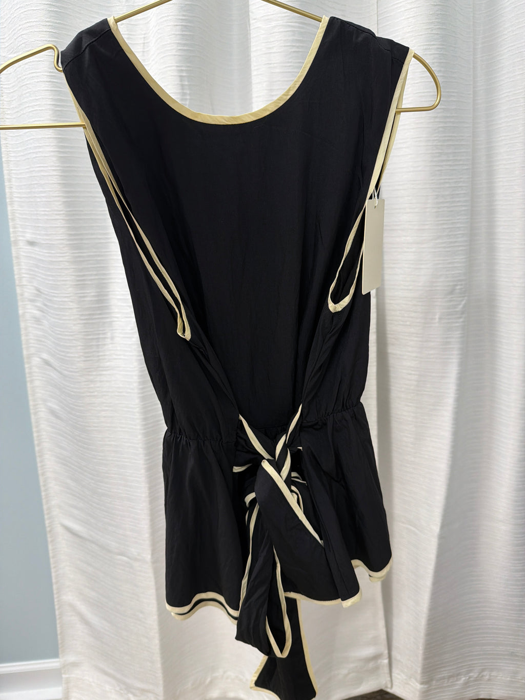 Entro - Black/Cream Bow Top