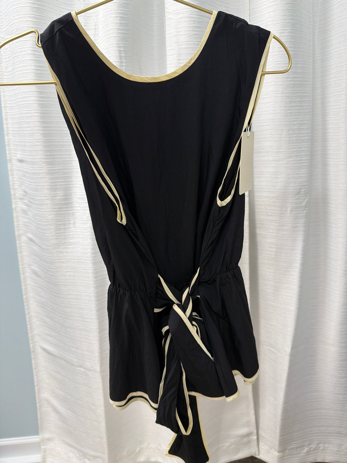 Entro - Black/Cream Bow Top